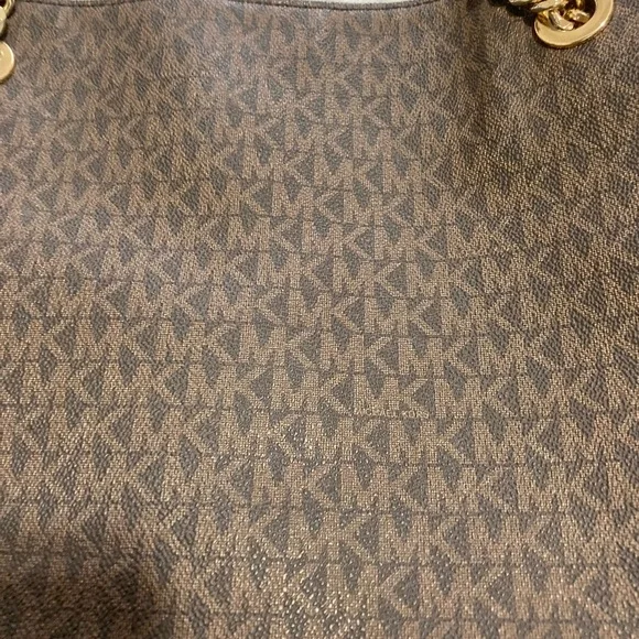 Micheal Kors Purse - Picture 4 of 16